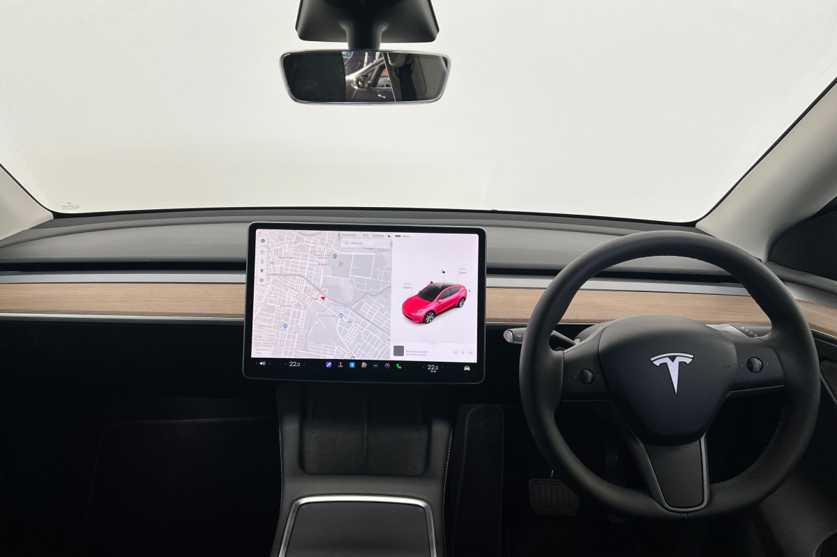 2022 Tesla MODEL Y 5